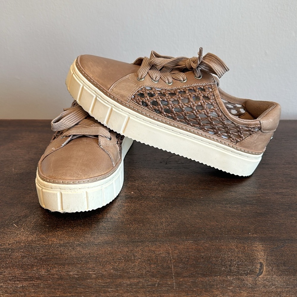 Vince Camuto Reanu Sneakers